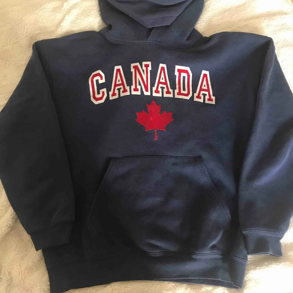 Blå canada hoodie Buda gärna❤️. Hoodies.