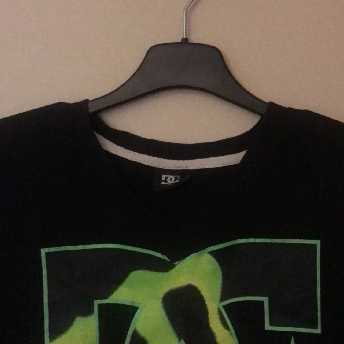 DC x Monster t shirt svart och grön  - 90