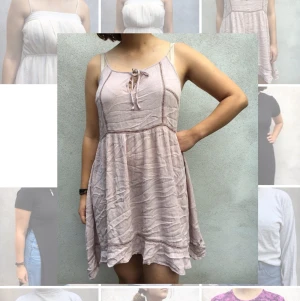 Ljusrosa klänning  - Härlig sommar grej (linneklänning). Väldigt skrynklig på bilden. Blir snyggare om man stryker/steamar den. 