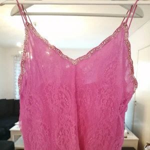 Rosa spets linne  - Söt spets linne 