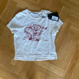  - Helt oanvänd t- shirt!  Storlek M