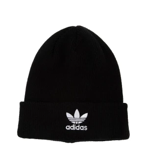 adidasmössa - passsr bra till allt, denna mössa. Köpt på adidasaffären på hötorget i höstas, men har knappt kommit till användning och är därför i gott skick. Meddela vid frågor. 