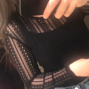Svart tröja i lace storlek XS - Storlek XS. Aldrig använd