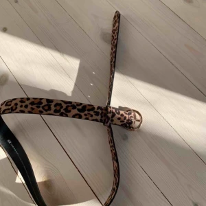  - Nästan helt oanvänt leopard mönstrat skärp från h&m. 🐆 frakt tillkommer 