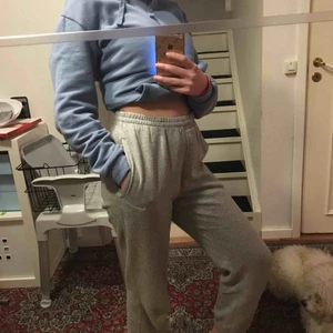  - Gråa skitsnygga mjukisar med märket Nike🤩frakten ingår i priset❣️