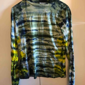  - Tröja från Weekday, använd 1 gång. 