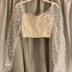  - Helt ny supersöt topp, endast testad, strl s 