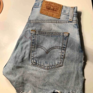 - Säljer ett par levis shorts. 