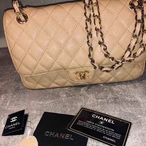 Chanel väska i caviar skinn helt oanvänd