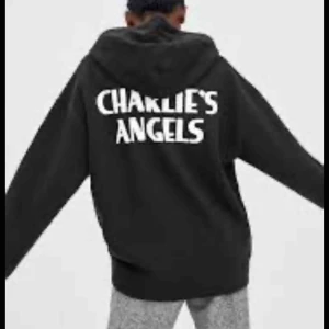  - Charlies angels hoodie från Zara! Frakt tillkommer 🙏🏼💞 