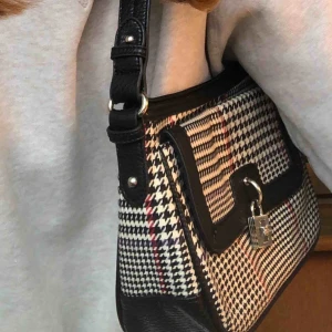  - en av mina favoväsker dom tyvärr inte kommer till användning längre:(