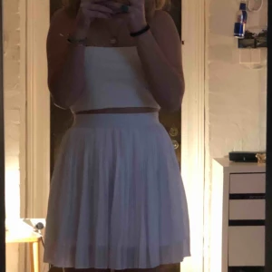  - Säljer mig fina NA-KD kjol!Aldrig använd så den är i ny skick.Priset kan diskuteras💞