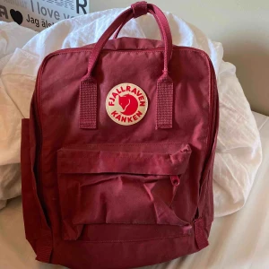  - Tänkte kolla om de finns något intresse för den här väskan💗 Säljer för att den inte kommer till användning längre😊