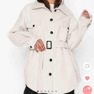  - Populär jacka från Nelly. Sparsamt använd med är tyvärr lite förstod för mig..💕💕köpare står för frakt