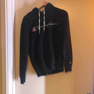 - En fin champion hoodie som tyvärr inte kommer till användning.