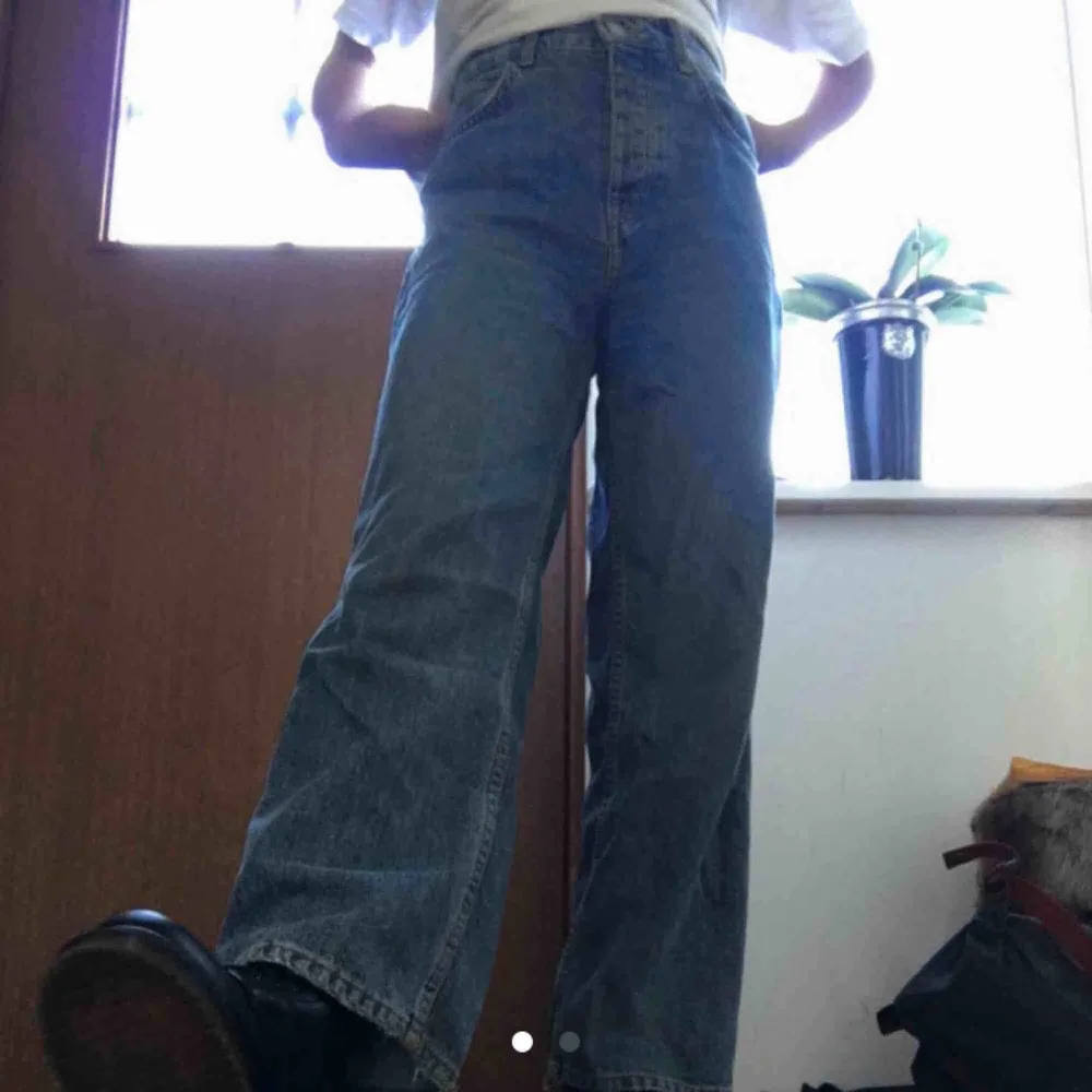 Snygga jeans från Bershka i storlek 32 (xxs) Jag är 160 cm lång <3 frakt tillkommer. Jeans & Byxor.