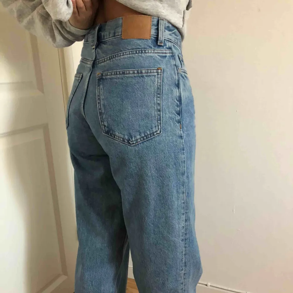Weekday jeans  Modell: RAIL Storlek: W26 L30 Färg: Rall pen blue  Skick: som nya   **Frakten ej inkluderad i pris**. Jeans & Byxor.