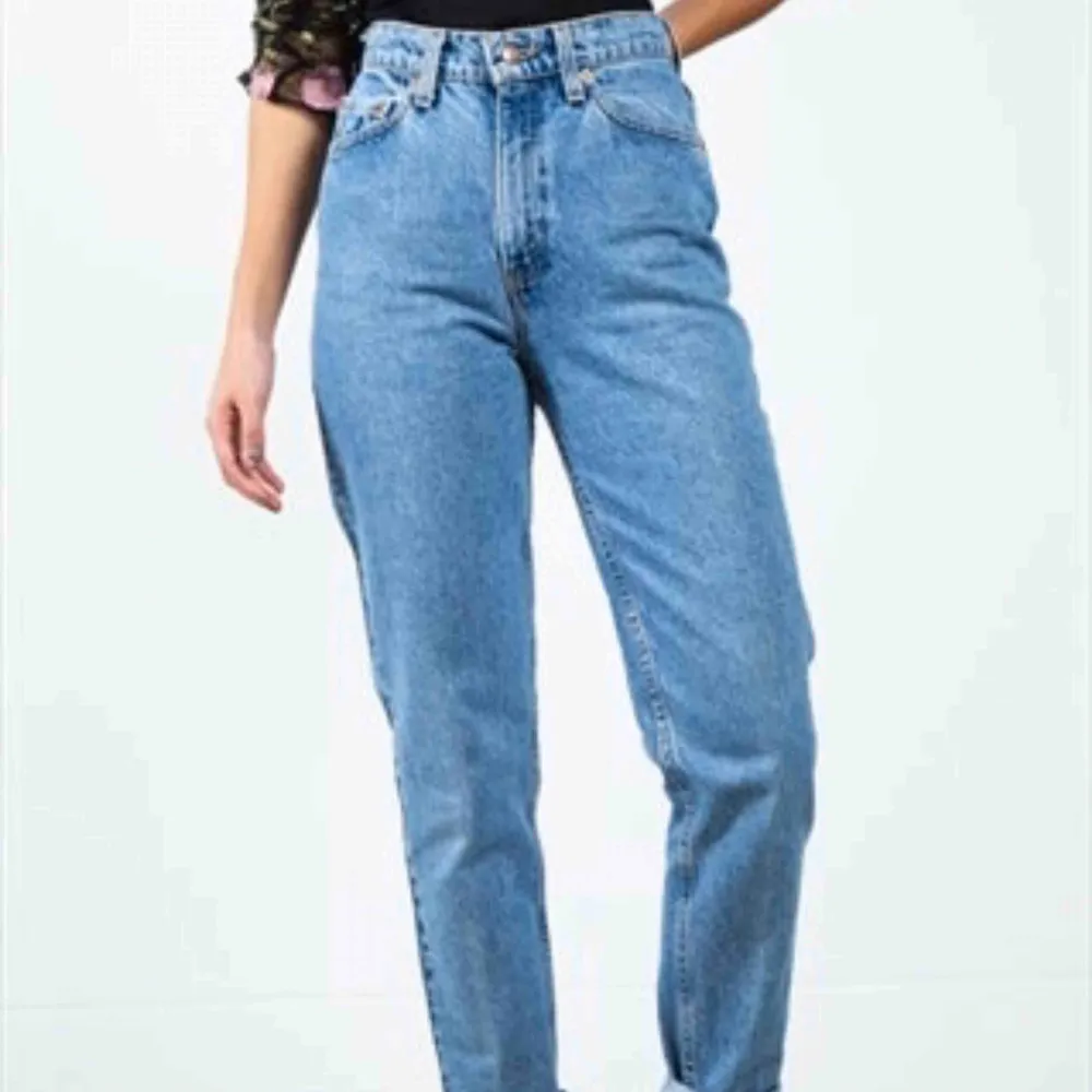 Vintage Levi’s Jeans från ASOS Marketplace.  Storlek w25💖 Säljer pga att de va för små://  (Bilderna är lånade från hemsidan på byxorna) Frakt ingår i priset!. Jeans & Byxor.