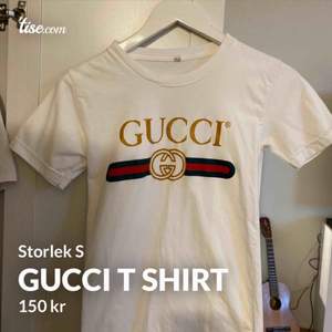 Gucci t shirt  Vit Storlek s 100% som ny. Inga hål eller defekter eller fläckar