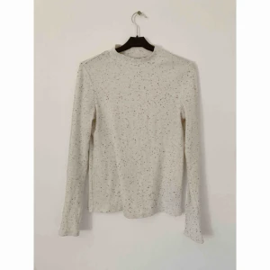  - Oanvänd polo tröja från Monki  (Sista bilden lånad)