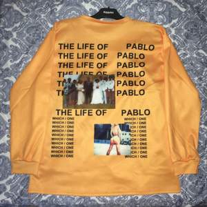 En Pablo tröja Frakt 50kr  Aldrig använt. Från Kanye west album. Pris kan diskutera vid samma affärer. 