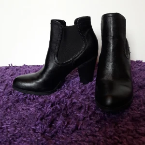  - Svart snygga boots