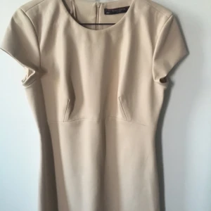  - Skinn klänning från zara, aldrig använd 