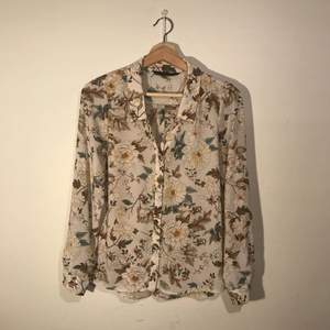 Really nice floral blouse from Zara!