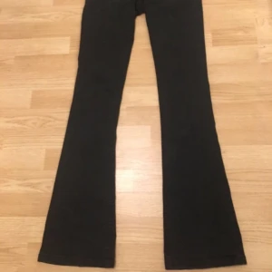  - Storlek,25 passar xxs elr xs skulle jag tro