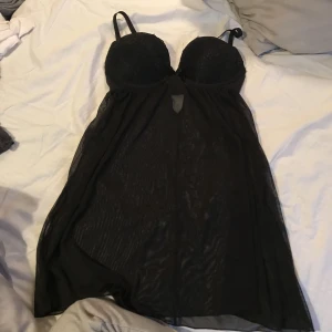  - Oanvänd Bombshell nattlinne från H&M. Helt oanvänd. Kan skickas eller mötas upp i Stockholm. 