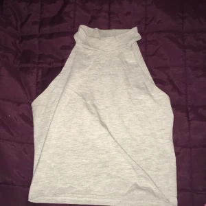  - Grått linne från ginatricot