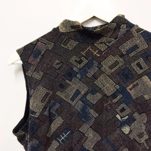  - Glittrigt linne i halvpolo från Mac Scott. Säljes för 50kr, frakt tillkommer (kan även möta upp i Malmö). 