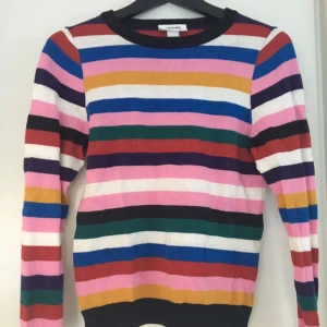  - Tröja från Monki. Använd två gånger. Säljes pga för liten storlek för mig. Fraktar för 30 kr eller möts upp. 