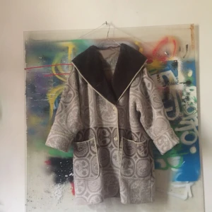  - Jacka i ullmix från USA. Passar S-L. ✨