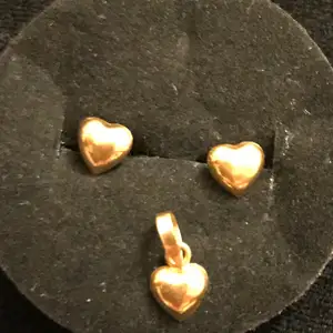 Selling my real gold heart shape set 