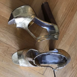  - Skor ifrån Nelly, aldrig använda. Jag betalar frakt och har swish