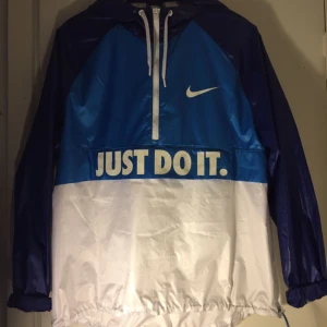  - Nike jacka, endast använd ett fåtal gånger. Fint skick!  Tar swish 