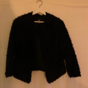 Hm teddy jacka - Köparen betalar ev. frakt. Kan mötas upp i Stockholm C.