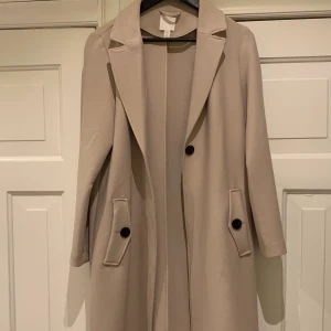 HM kappa - Beige HM kappa, aldrig använd 