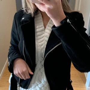 Jacka - Jätte snygg jacka från Zara, kommer tyvärr inte till användning längre💜