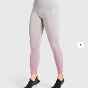 Gymshark leggings  - Säljer dessa ombre rosa/gråa leggings från gymshark! Jättesköna o bekväma, squatproof. Djur- och rökfritt hem.  