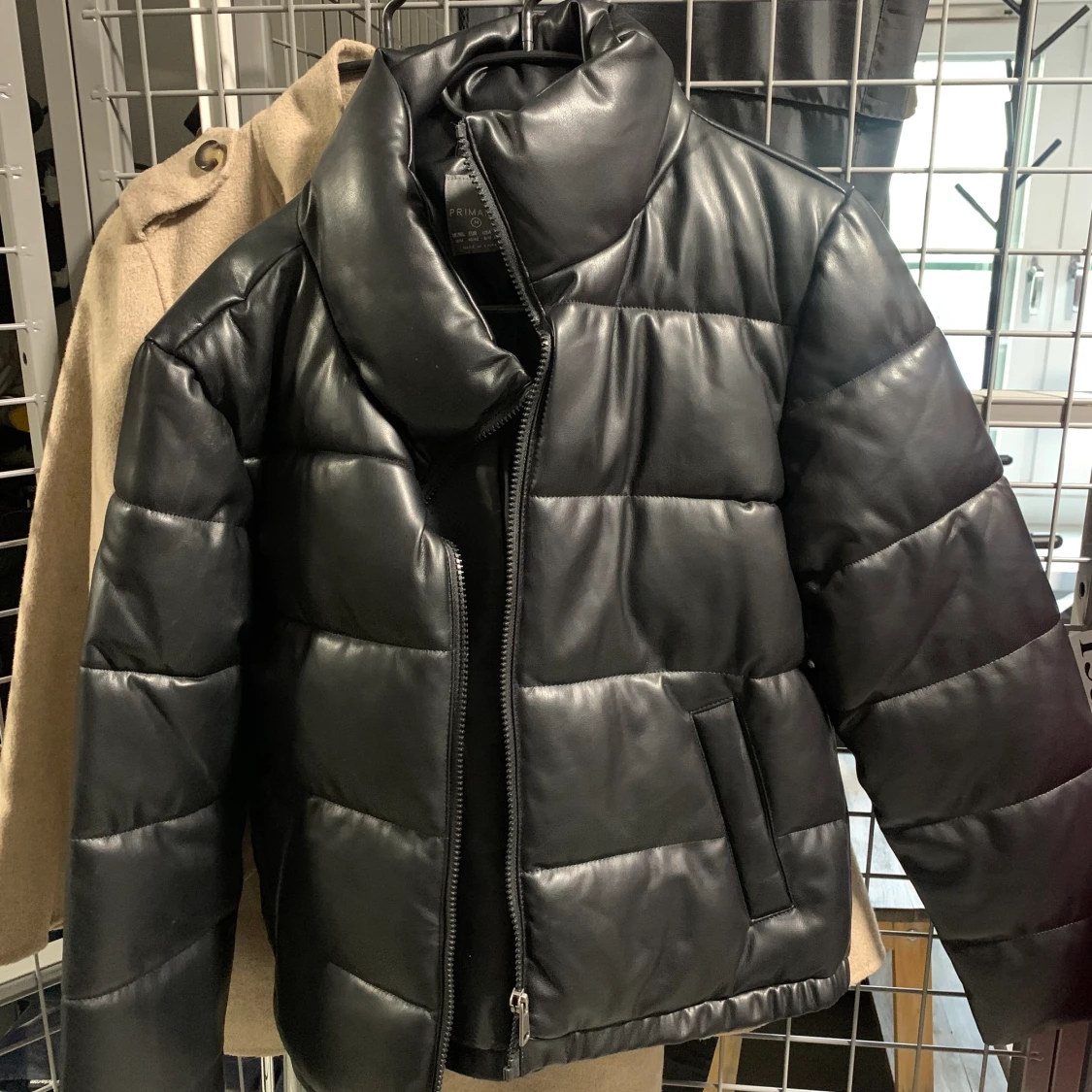 Pufferjacka i skinn (ej äkta)