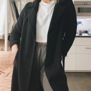 Kappa - Säljer denna varma kappa från bikbok! Använd, så lite nopprig, därav priset. Djur-och rökfritt hem. Kontakta för fler frågor 