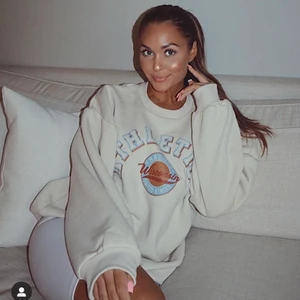 Sweatshirt - Säljer denna sweatshirt från Gina tricot. Helt slutsåld! Storkek XS men oversized. Helt ny med prislapp kvar, aldrig använd. 