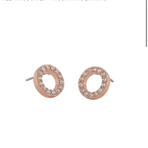 SNÖ of sweden örhängen - Jättefina örhängen som tyvärr inte kommer till användning🌸