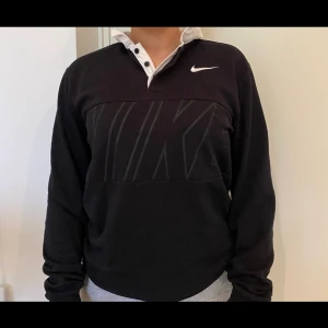 Nike  - Säljer denna super fina vintage tröjan, kommer tyvärr inte till användning. 