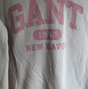Gant tröja - Knappt oanvänd gant tröja med rosa tryck. Väldigt fint skick