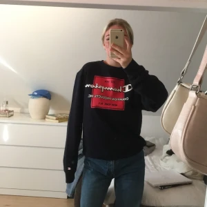 Champion tröja - Tjocktröja ifrån Champion, köpt här på Plick, bra skick? Knappt använd. Storlek M