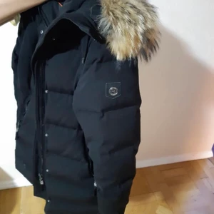 Hollister  - Säljer en fin Päls jacka (äkta päls) Köpt för 4500 men säljs för 2500, Pris kan diskuteras 