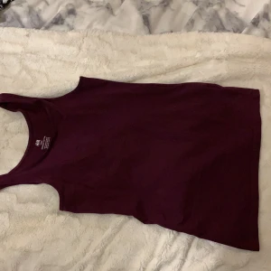 HM linne  - Ett oanvänt HM linne med mjukt material🤩 Säljer det för det kommer aldrig till användning men sjukt härligt linne💗